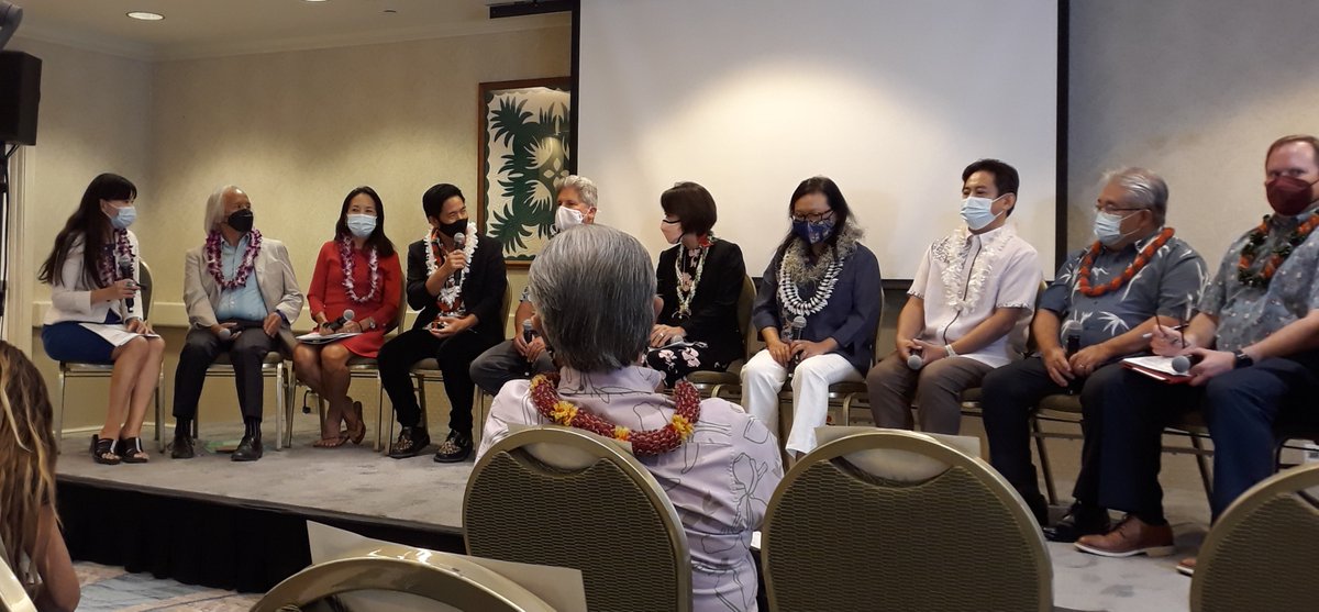 stephchair14's tweet photo. OKINAWA-HAWAI'I Forum on the Future of Education.
" Hai Sai ! " Governor Ige front and center on the issues that are mutual to both Okinawa and Hawai'i. 
#sustainability #globalpartnerships #environment #IndigenousPeople #climatechange https://t.co/5z2SxPr5vX