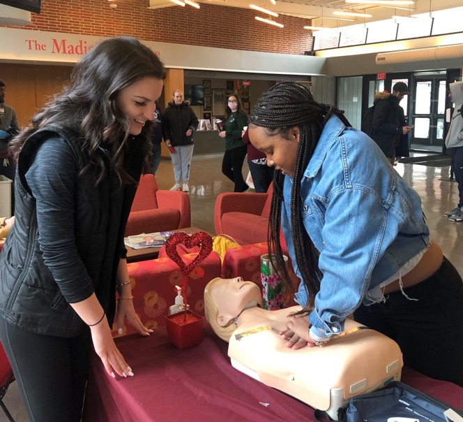 twostepcpr's tweet image. 📍 Molloy College: Rockville Centre, NY 2nd National Two Step Event 3/23/22
#1 Call 911
#2 Push hard and fast in the center of the chest until help arrives
#Twostepcpr