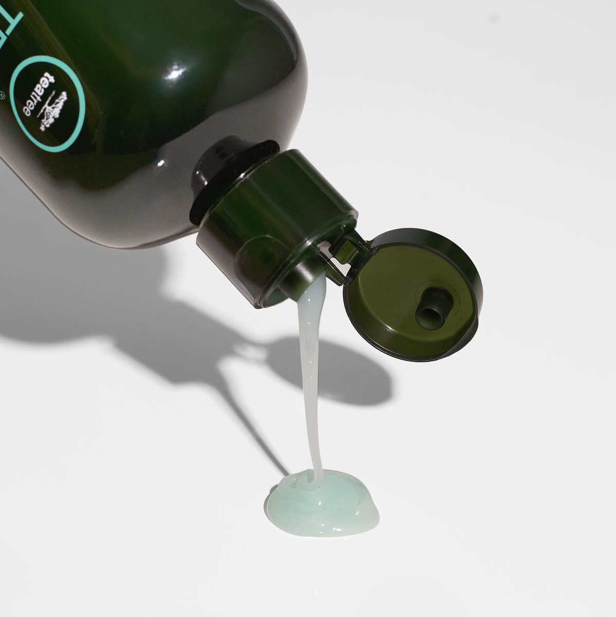 PaulMitchellUS's tweet photo. “From the first moment I smelled the delicious pepperminty aroma, I was sold.” - Kristie ⭐⭐⭐⭐⭐

Give us a 💚 if you love the scent of #TeaTreeSpecialShampoo too! https://t.co/rLQ4gbSQfF