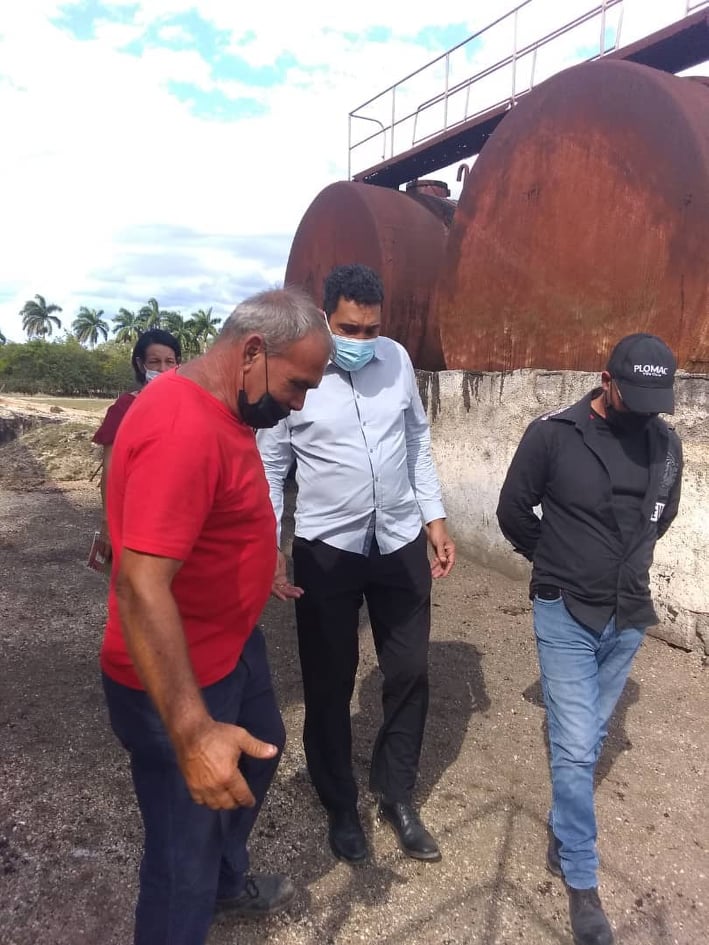 TransporteVC's tweet photo. #EPTVC La Unidad Básica Talleres Ferroviarios “9 de Abril”, de Sagua la Grande, recibió la visita del Ministro de Transporte de Cuba Eduardo Rodríguez Dávila en su recorrido por #VillaClara haciendo cumplir la premisa “Hay que trabajar distinto porque los tiempos son distintos." https://t.co/tmqGt4b7M3