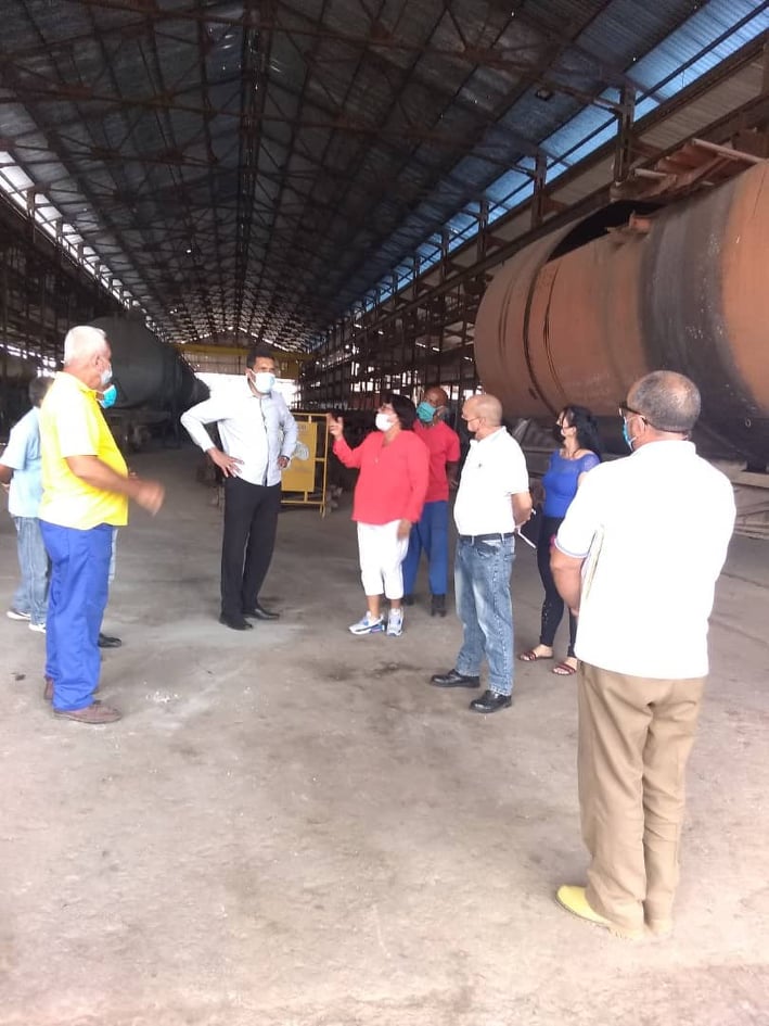 TransporteVC's tweet photo. #EPTVC La Unidad Básica Talleres Ferroviarios “9 de Abril”, de Sagua la Grande, recibió la visita del Ministro de Transporte de Cuba Eduardo Rodríguez Dávila en su recorrido por #VillaClara haciendo cumplir la premisa “Hay que trabajar distinto porque los tiempos son distintos." https://t.co/tmqGt4b7M3