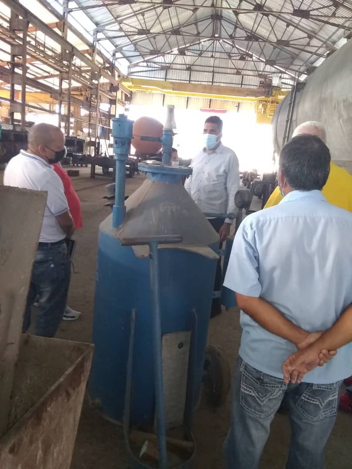 TransporteVC's tweet photo. #EPTVC La Unidad Básica Talleres Ferroviarios “9 de Abril”, de Sagua la Grande, recibió la visita del Ministro de Transporte de Cuba Eduardo Rodríguez Dávila en su recorrido por #VillaClara haciendo cumplir la premisa “Hay que trabajar distinto porque los tiempos son distintos." https://t.co/tmqGt4b7M3