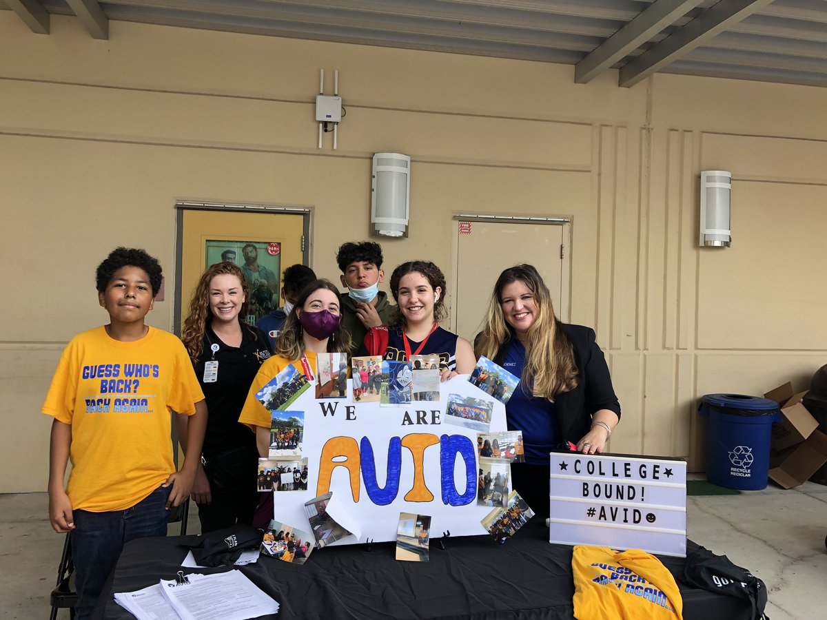 c_cich14's tweet image. The future sure is looking bright! #avidawarenessweek #collegeandcareer @AVID4College @MsColleenCarney #weareavid