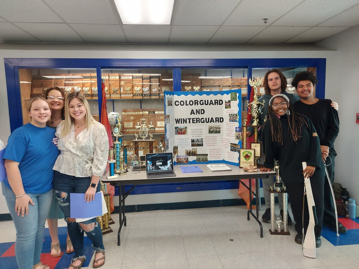 CHSRaiderGuard's tweet photo. Tonight is our Program Showcase at Cleveland High School. Happy to have these students here to talk to next year's 9th graders about our activity! #joinchsfallcolorguard https://t.co/HXvtdLZN5r