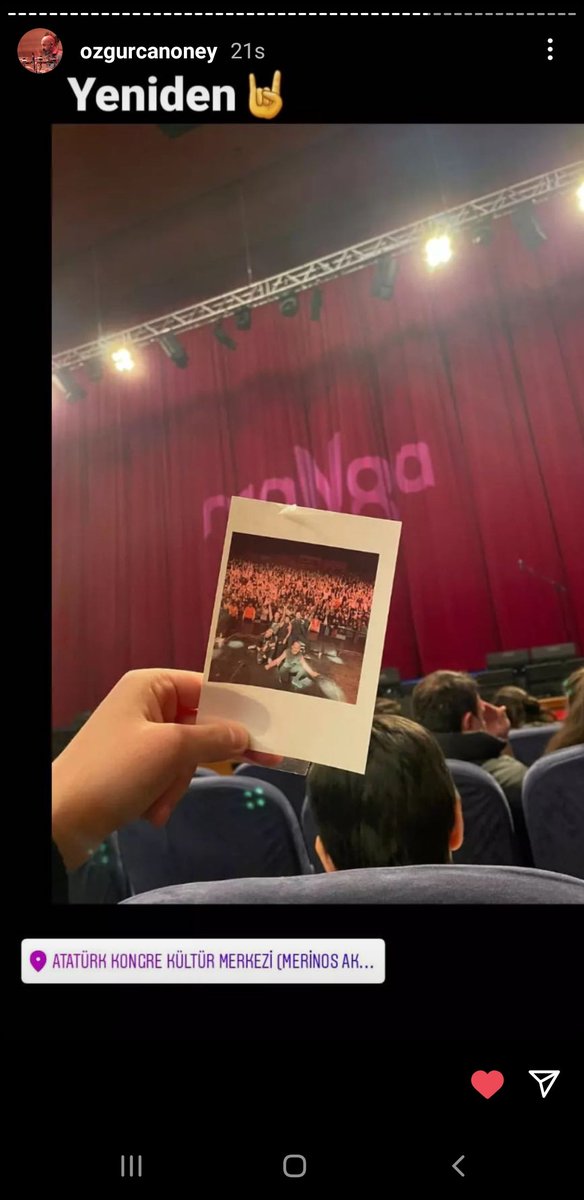 Aaxel4N's tweet photo. Eveet 20 mart pazar günü şööyle bir şey yaşandı yine yeni YENİDEN🤘🤭 (Elimdeki  gittiğim ilk konser fotoğrafı<3 https://t.co/qAHBszOBIS