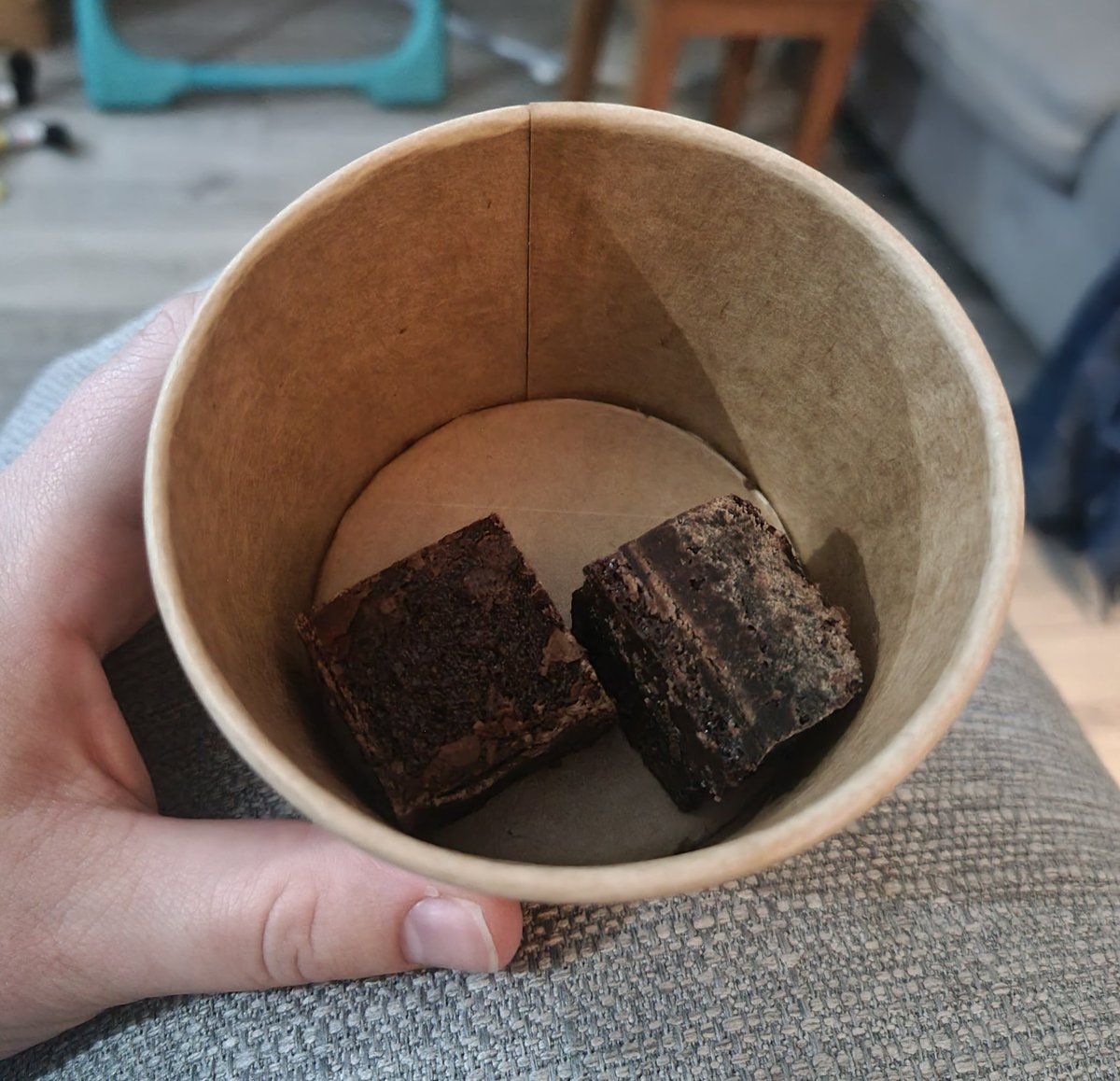 stephmeatsix's tweet photo. @lasiguanas imagine ordering brownies costing £5.25 and these 2 bitesize pieces turn up?! https://t.co/fW0HKLUsCc