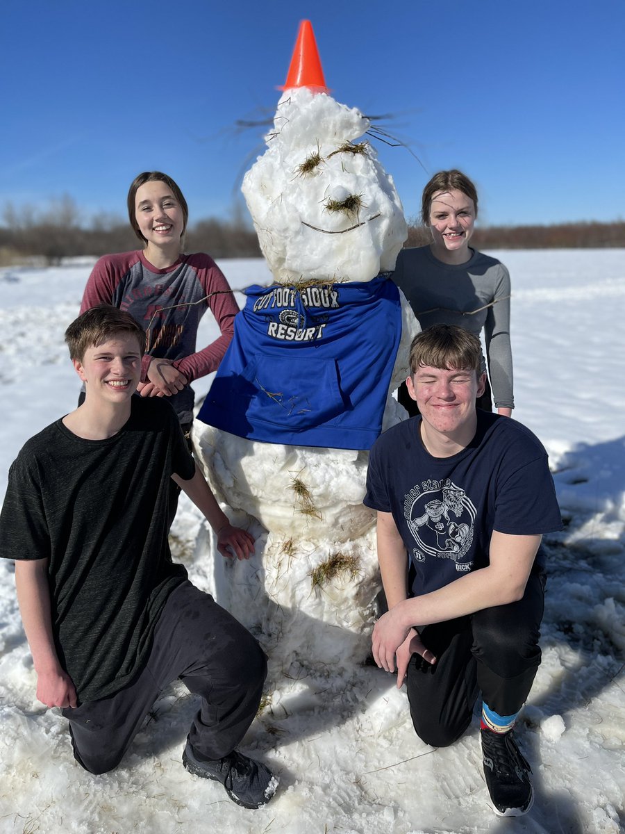 mcarlstromDR's tweet photo. So… Any other Track teams finish up a #snowpractice like this?@TrackWareagle https://t.co/5L4iMKl1NK