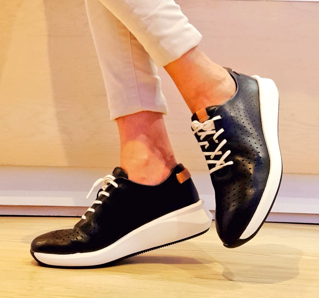 C/Villarroel, 231
calzadosaludable.com 
#deportivo #zapato #sandalia #zuecos #calzadosaludable