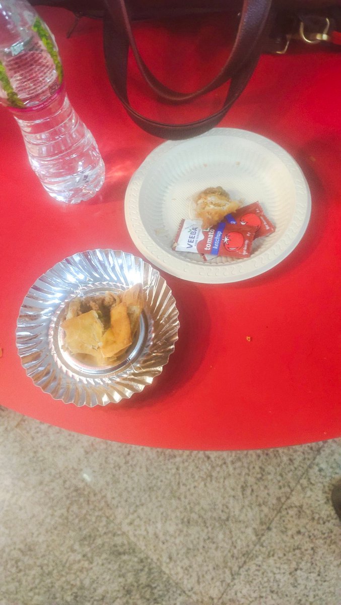 PunitVarma's tweet photo. @waghbakriteagrp @waghbakri @fssaiindia @PMOIndia @gujratsamachar @sandeshnews @Divya_Bhaskar @timesofindia #pathetic #poorcustomerservice #Critical #waghbakri #stalefood@waghbakri
A highly dissatisfied experience @waghbakriteastall with stale food and irresponsible behaviour. https://t.co/6UY7yHUioT