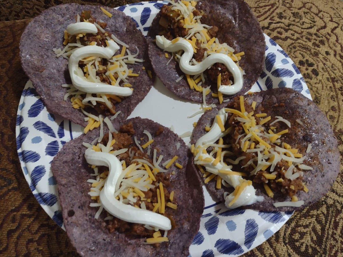 Queen_Homu's tweet photo. So #ChefBandit ( @kiddbanditpro ) inspired me to post my supper here on Twitter. It's not as good as theirs but I present, tacos. @GordonRamsay wouldn't be proud LMAO https://t.co/eqGiL1OA2A