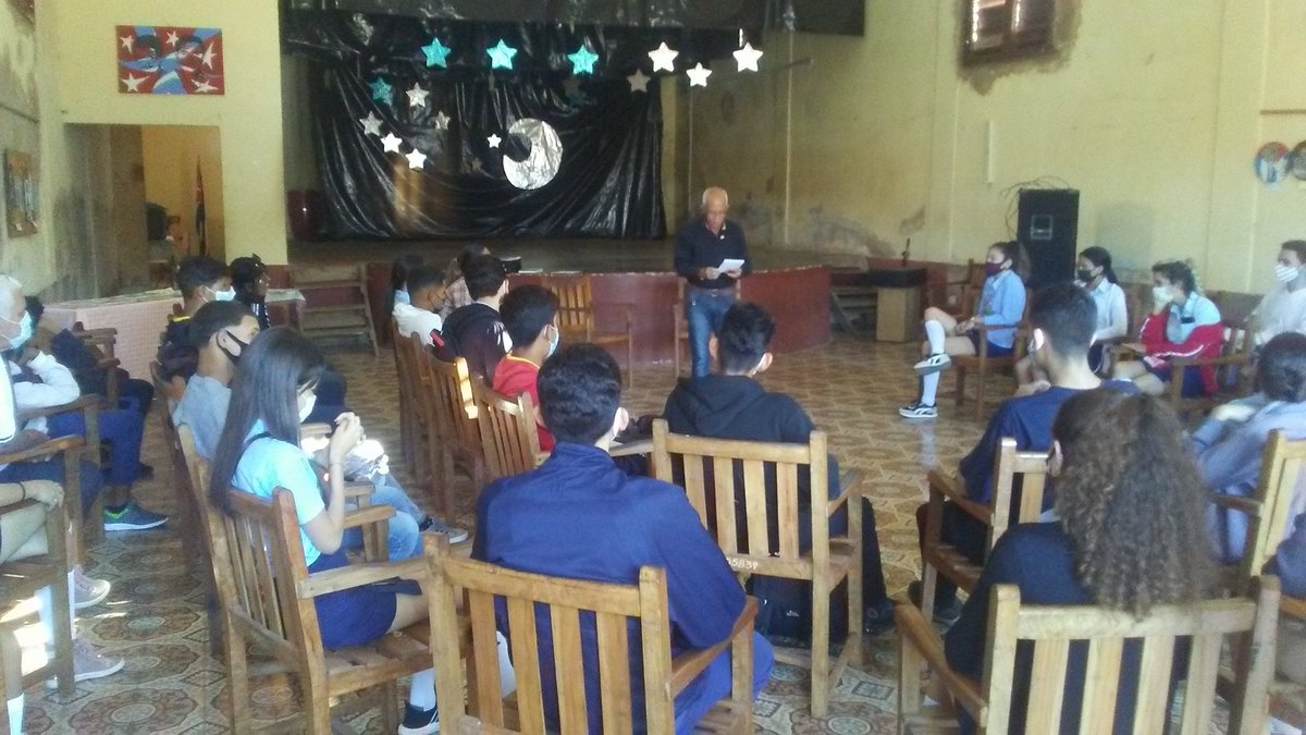 YadielBarbon's tweet photo. Esta mañana en #Torriente de #JagueyEnVictoria se desarrolló el evento #ContandoHistorias, un importante acercamiento de la memoria histórica local a las nuevas generaciones. #CubaViveEnSuHistoria #Matanzas #RadioVictoriaDeGiron https://t.co/CvfeYsH9Z5