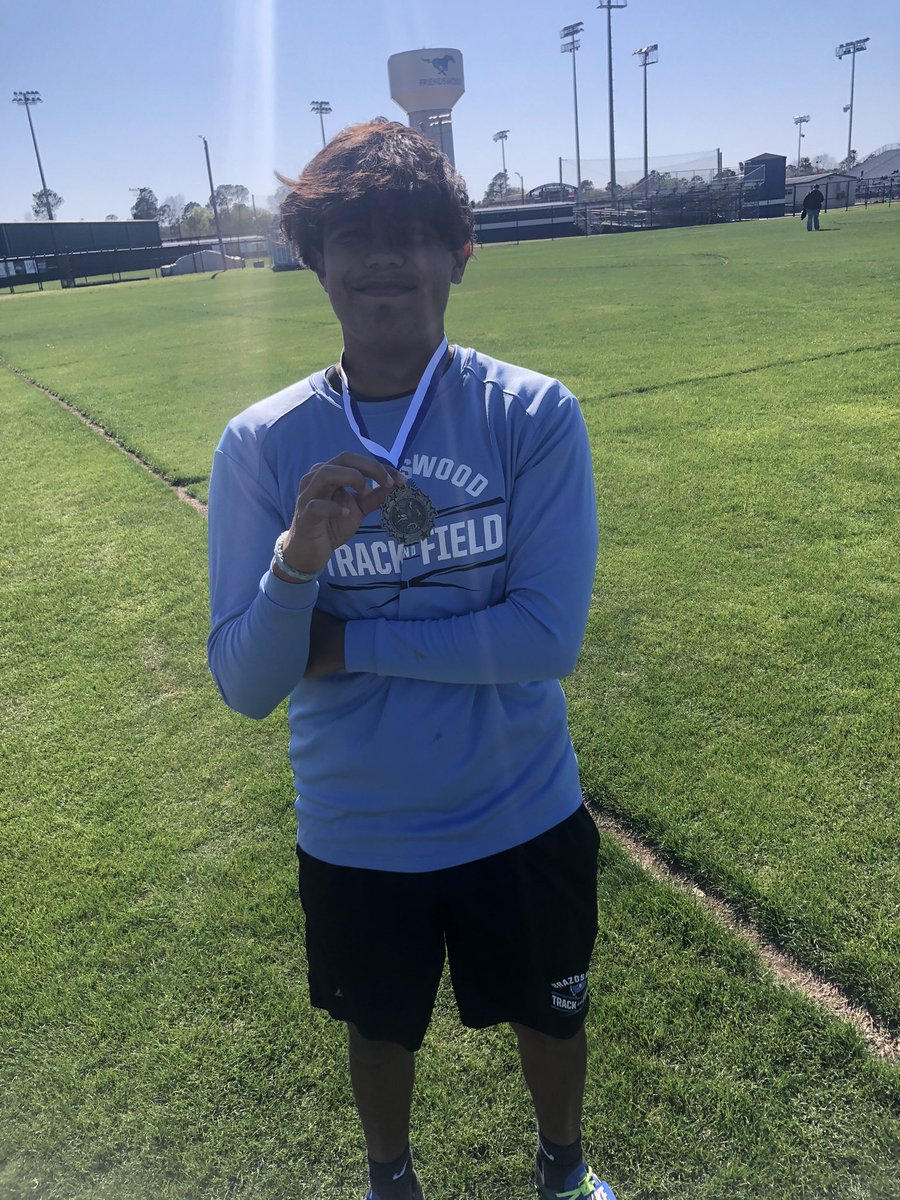 BrazoswoodT's tweet photo. Luis Escamilla places 1st in the JV Boys discus! 🥇 
#BucStrength https://t.co/MotYz4iG0M