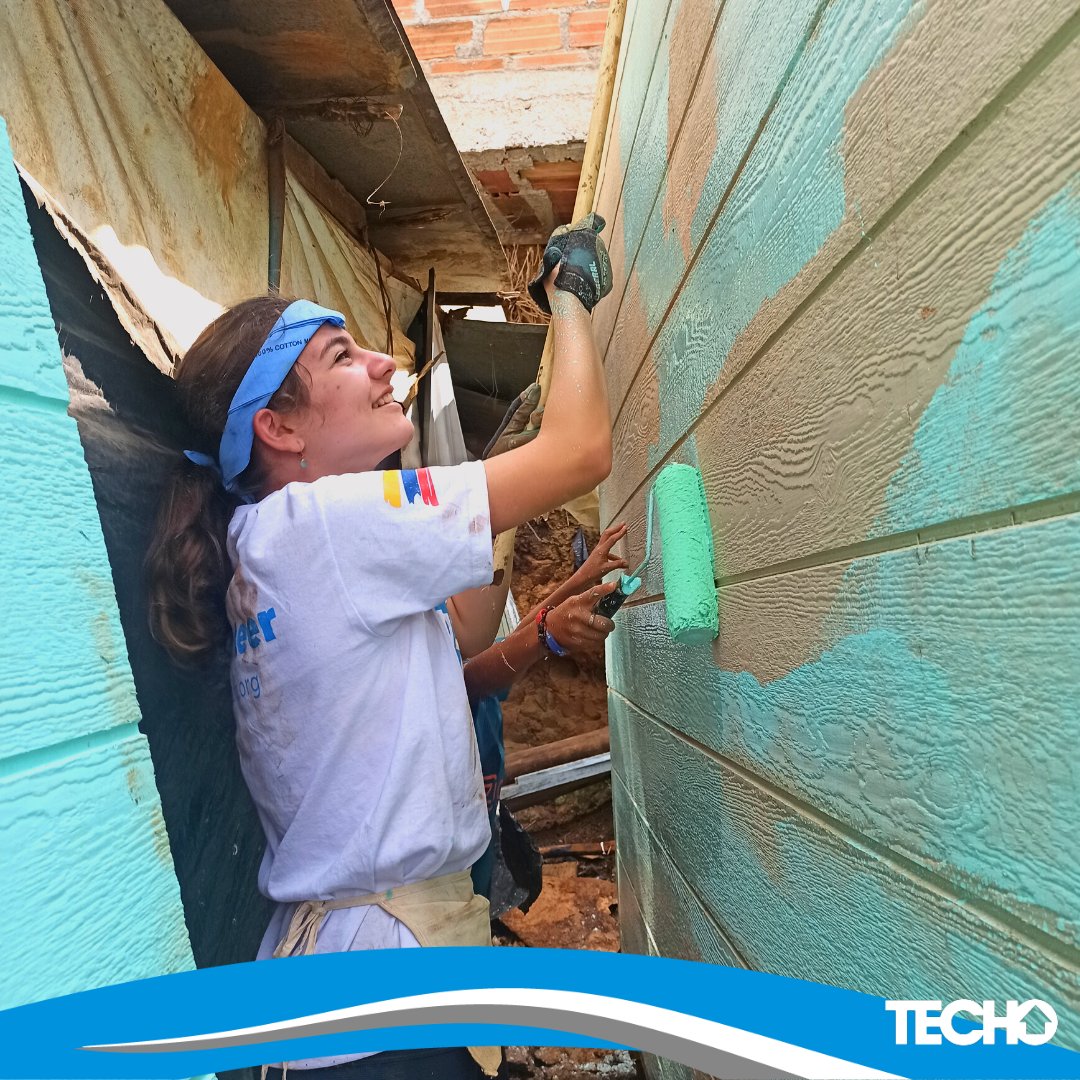 TECHO_col's tweet photo. Hace unos días, recibimos al equipo de @TECHOus en Medellín para construir 3 viviendas de emergencia 🏘️💙
Dos días de mucho trabajo y alegría donde juntos trabajamos con el objetivo de seguir construyendo país en La Honda.
¡No paramos! #TECHOsomosTODOS #TECHOBuildingTrips 🪚 🇨🇴💙 https://t.co/VUS2GVlpSc