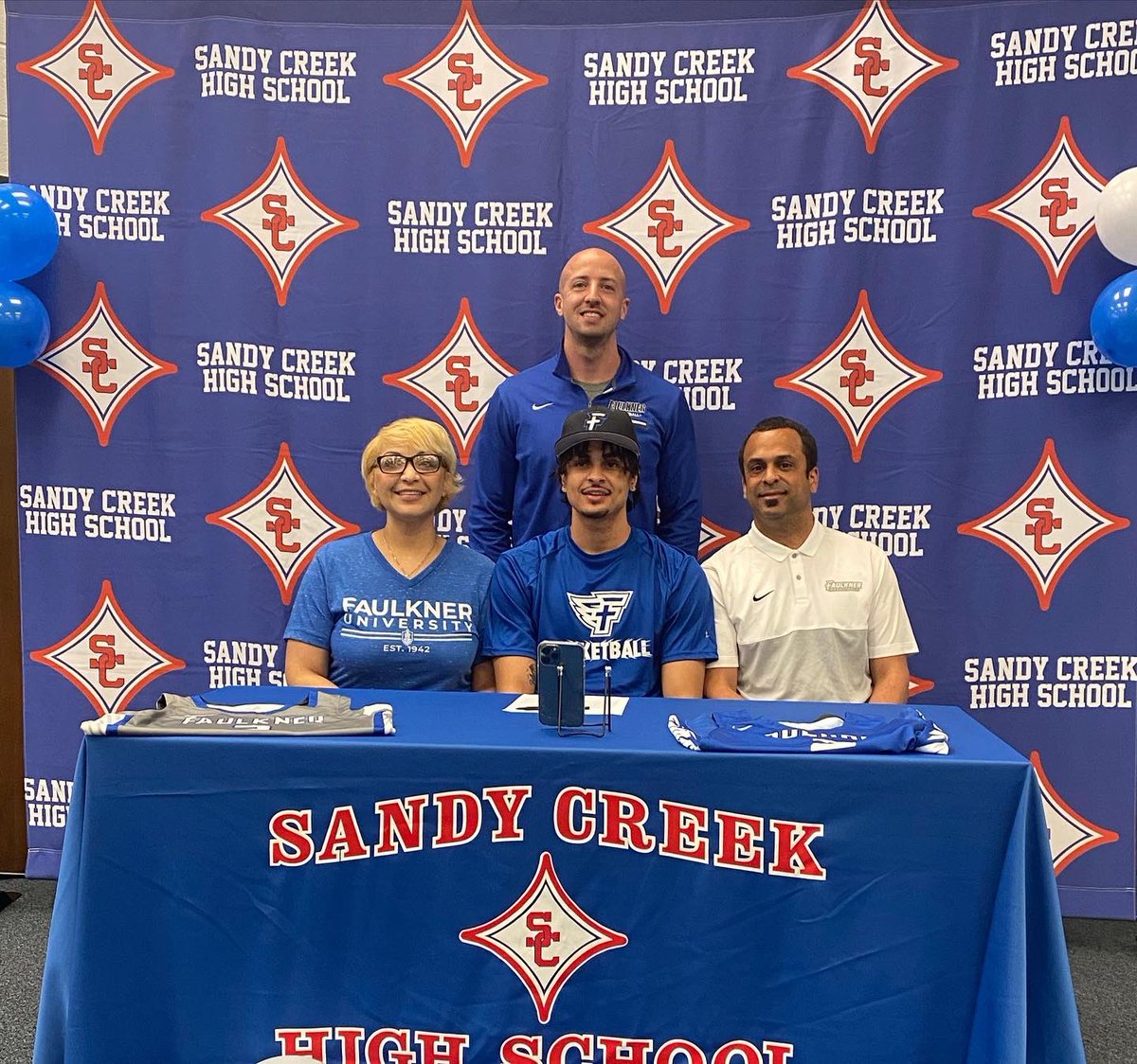 JMac Nickerson (@sandycreekhoops) on Twitter photo 🔥Signed. Sealed. Delivered🔥
The day every kid dreams of. Signing Day! Senior, @Aidan5k signed today to continue his academic & 🏀 career <a href="/FaulknerHoops/">Faulkner Basketball</a>. Seeing kids have THEIR moment after countless hours of hard work never gets old. Congrats Aidan & family. 🔥Signed. Sealed. Delivered🔥
The day every kid dreams of. Signing Day! Senior, @Aidan5k signed today to continue his academic & 🏀 career <a href="/FaulknerHoops/">Faulkner Basketball</a>. Seeing kids have THEIR moment after countless hours of hard work never gets old. Congrats Aidan & family.