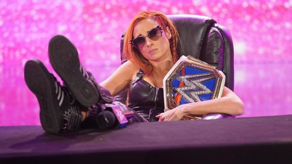 Becky Lynch Threatens Trish Stratus Before WWE Live Events In Canada https://t.co/hvRejNh7Qt https://t.co/kvJJoLwPLe