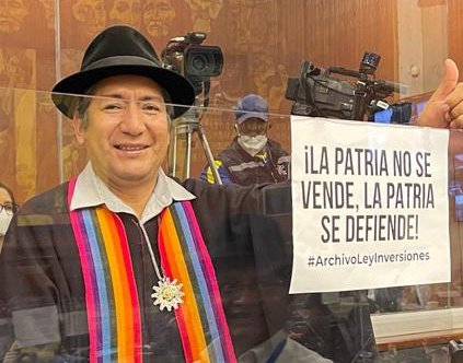 SalvadorQuishpe's tweet photo. Presidente @LassoGuillermo luego que en la @AsambleaEcuador negamos su proyecto de ley de "Inversiones" Ud. dice públicamente que los Asambleístas somos ladrones, que le hemos pedido dinero, etc. Yo también soy Asambleísta, le exijo aclare quiénes son y pruebe su afirmación https://t.co/yHqmK5ZYME
