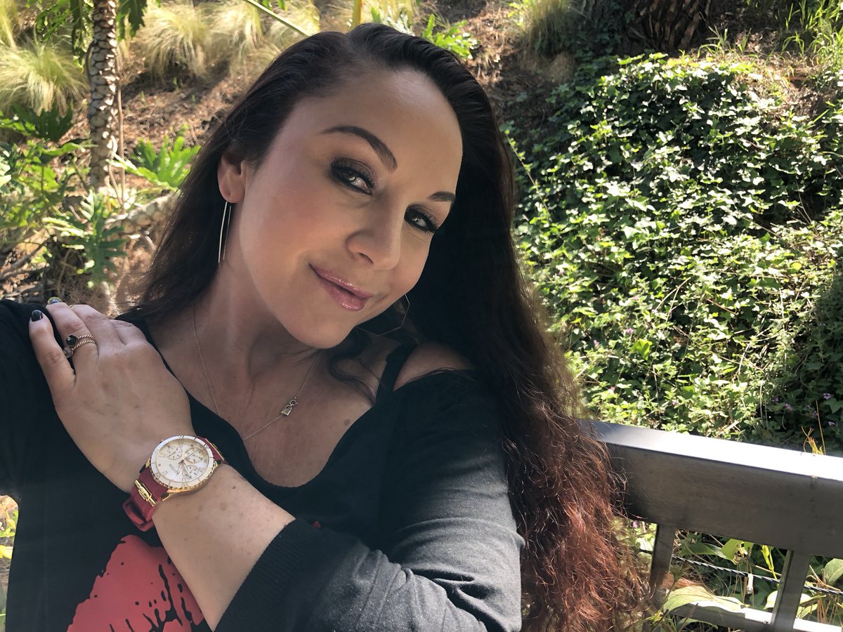 MsJewellMarceau's tweet photo. It’s “TIME” to Go to NYC says my brand new red #GuessWatch! Recently gifted to me by @chrisshep2222 
I Love it so Much! It matches my new red purse! Thank you for the early birthday gift Chris! ❤️ #ilovebirthdays #smiles #GiftMe #LoveMe #ThinkofMeAlways https://t.co/JkK8SFmHZ4