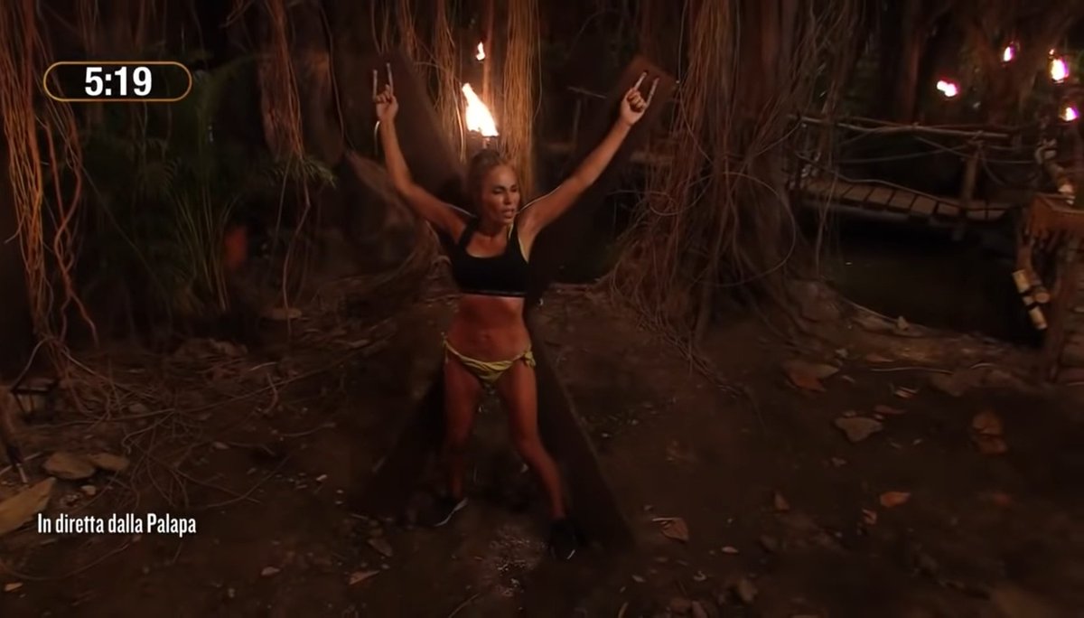 MiraiBlake's tweet photo. L'unica vera regina della prova del fuoco è Faribona
#prelemi #isola https://t.co/KhTnMKptlP