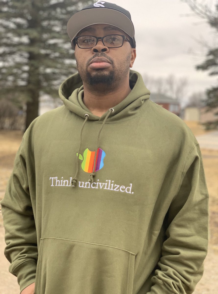 BigDmilz's tweet photo. Today’s on feet: AJVI Travis Scott. Shout to @mrFOAMERSIMPSON and @young_buckets for the restock on the hoodie. Laces by @Doctorlaces #QuarantineDripCheck #kickcheck #snkrsliveheatingup #KOTD https://t.co/0M3jYuioKa