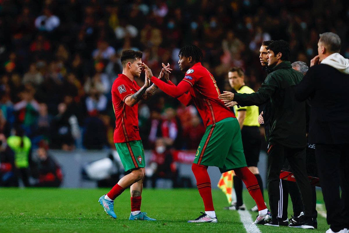 RafaeLeao7's tweet photo. Nação Valente !! 1/2✅
@selecaoportugal https://t.co/82yGI8njsT