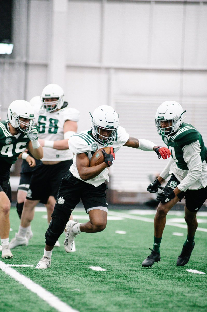 NWBearcat_FB's tweet photo. There’s no elevator to greatness💪 https://t.co/ca7pf3Gl01