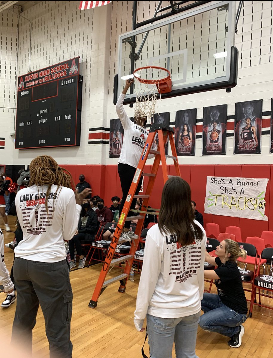 queisha44's tweet photo. My Seniors got a chance to cut the nets at the pep rally yesterday in front of a packed gym. Some of y’all are tired of hearing and seeing it, but as long as these kids are feeling good…I’m good! 😆 ❤️🖤 MY DAWGS! @gabri_elleeee @brittneyadeck @_alk13_ @bellareb_ https://t.co/SzY1dXEmg9