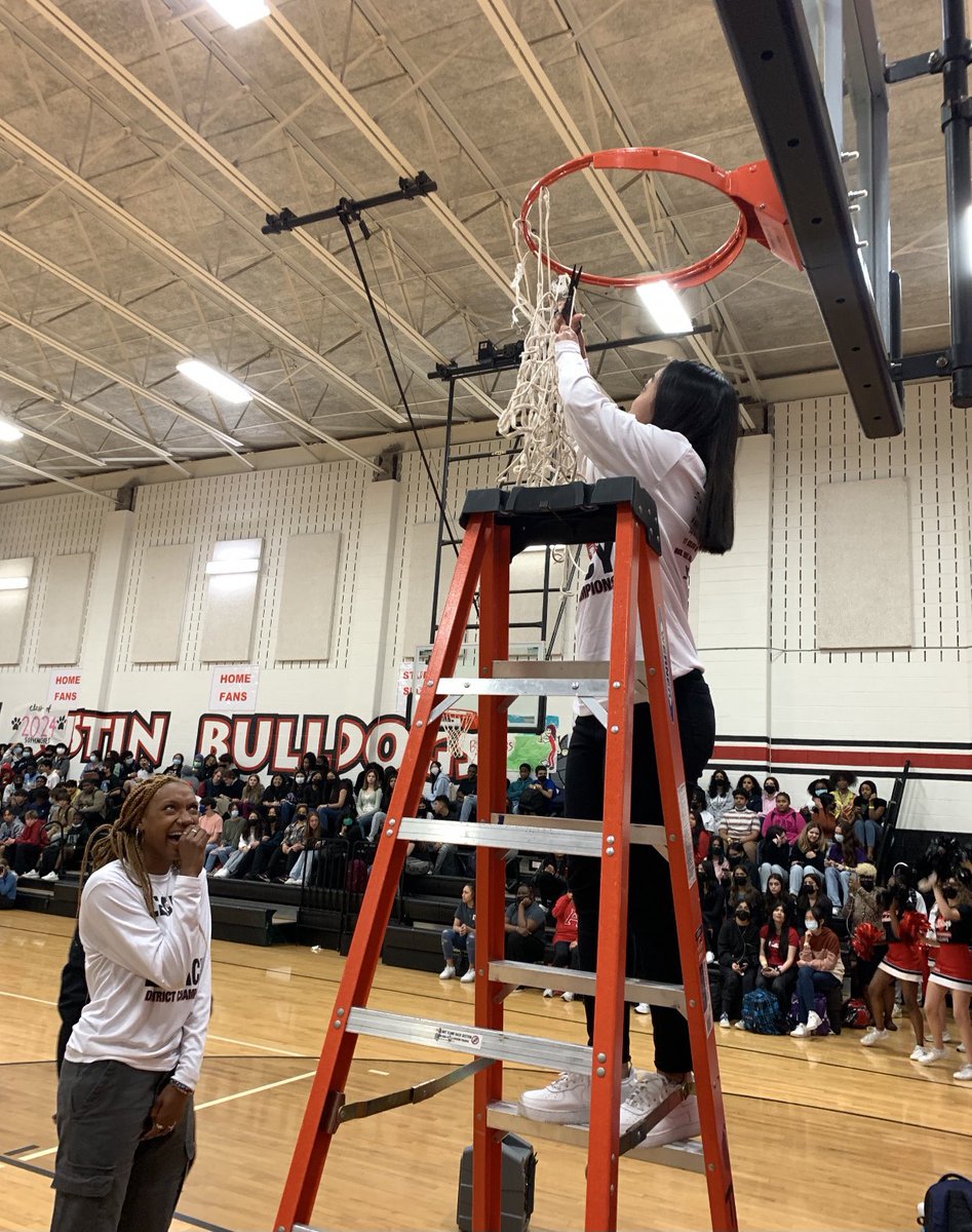 queisha44's tweet photo. My Seniors got a chance to cut the nets at the pep rally yesterday in front of a packed gym. Some of y’all are tired of hearing and seeing it, but as long as these kids are feeling good…I’m good! 😆 ❤️🖤 MY DAWGS! @gabri_elleeee @brittneyadeck @_alk13_ @bellareb_ https://t.co/SzY1dXEmg9