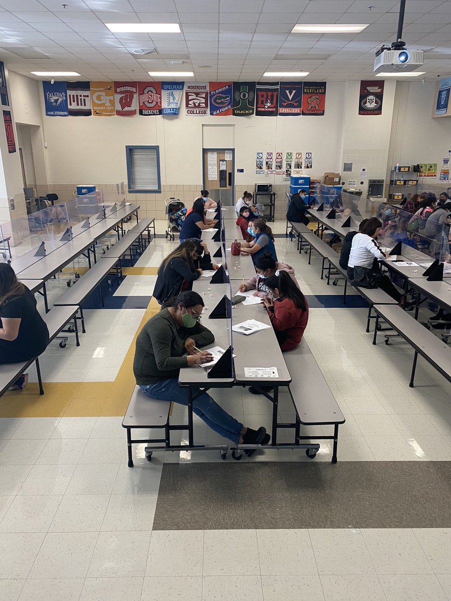 BadosCeci's tweet photo. Parents understanding the rigor of STAAR ! We had a full house !!πππ @BES_Cowboys @GreenRasheda @ReadingRay @pkehoe06 #parentsinaction https://t.co/lLlbVIIzAq