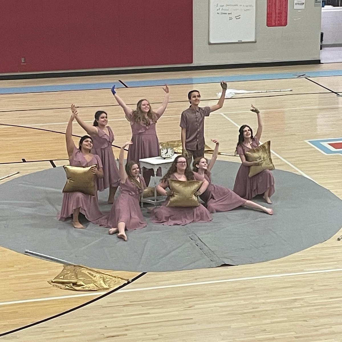 JessCoArts's tweet photo. ul community performance by the East Jessamine Winterguard this evening! https://t.co/DjadZSLbEz