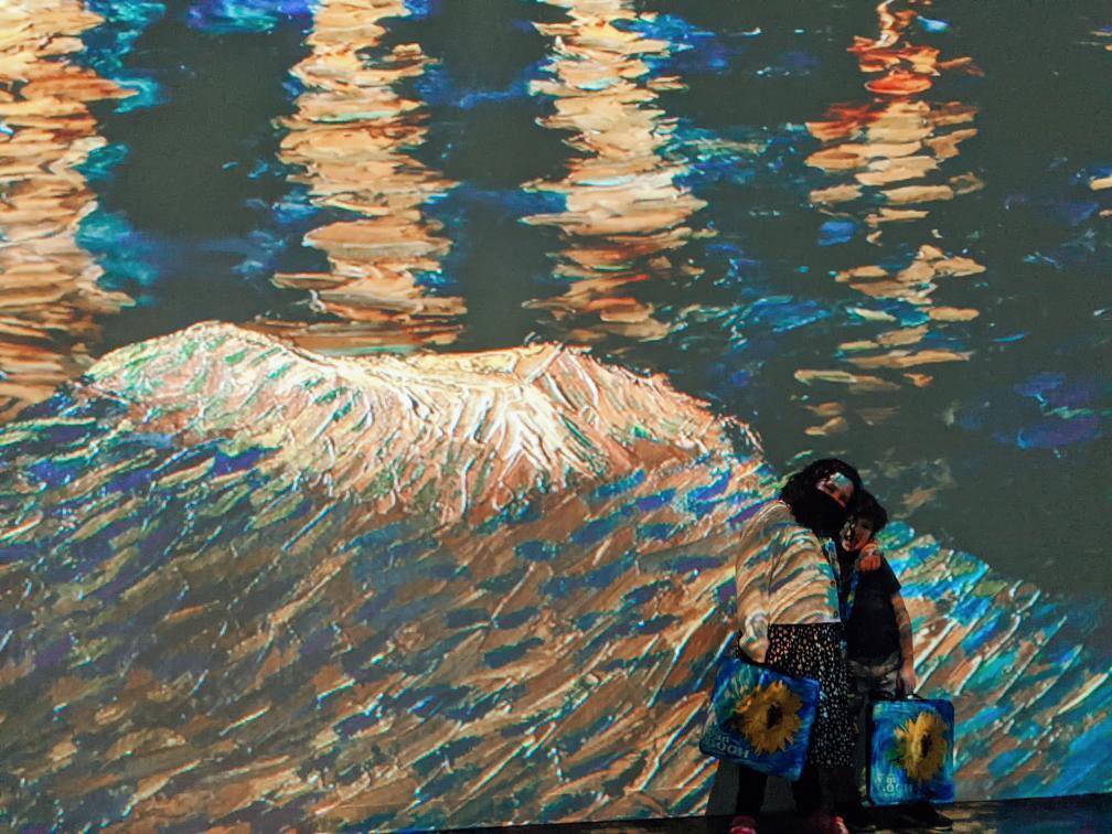 vangoghcle's tweet photo. Immerse yourself &amp; become a part of Vincent Van Gogh's art! Tag a friend you want to experience Lighthouse ArtSpace Cleveland with 🌃
-
🎟️: https://t.co/FBq1rhIT1F
📸: @themodernmama_
@lhimmersive https://t.co/FHahFtObJ0