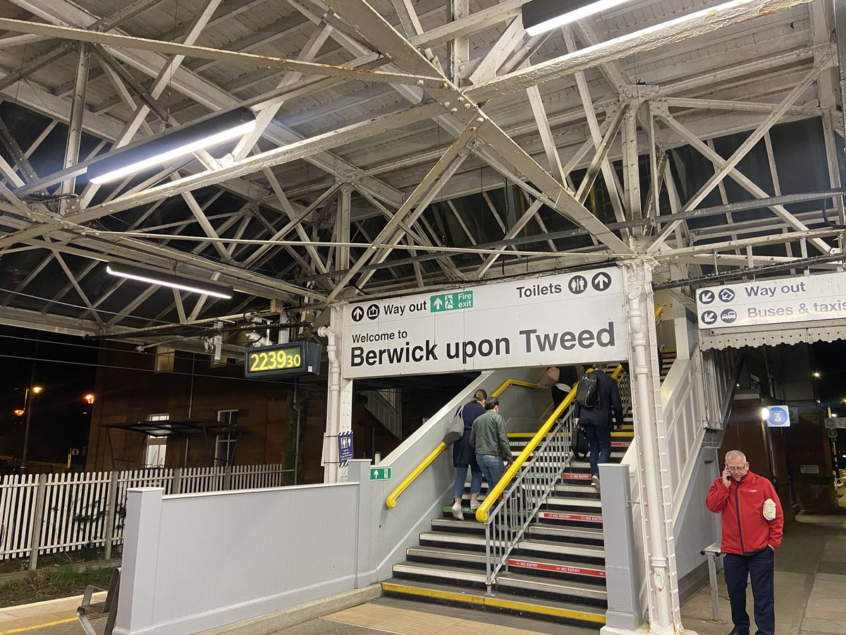 TormeyMike's tweet photo. And I made it!! Follow along as I walk the @SlowWaysUK route from Berwick to Alnwick, #Beraln Three, over the next three days. It’s the second longest route in the network, and it’s been one I’ve wanted to tackle for a long time.. SO excited to be here.🐌🚶😁 https://t.co/nK6OvYQJbo