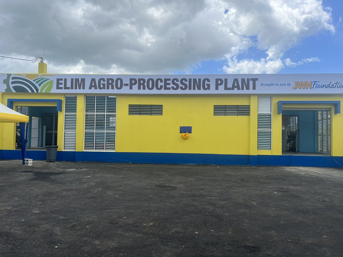 Samara_Salene's tweet photo. One of my proudest moment, moving farmers in the sugar belt from sugarcane to higher value products #jwnfoundation #agriculture #agroprocessing #morethanrum https://t.co/4nwZEtmLpP