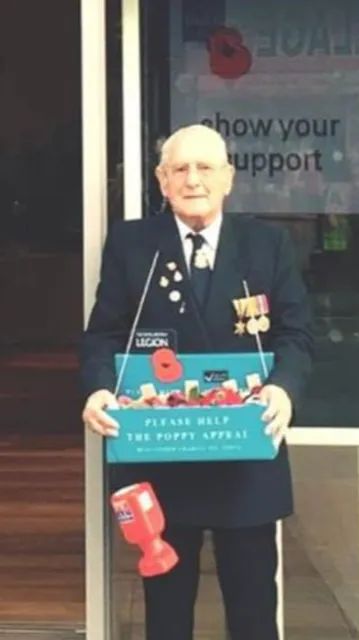 HampshirePoppy's tweet photo. Meet Second World War Vet Bernard Beckett Now Aged 99

Bernie was called up at 18 years old in December 1941 and joined the @RoyalNavy Navy.  Come and see Bernie at our centenary concert. 
Tickets are now on sale
https://t.co/W0UereOgPw https://t.co/CVhz851dPG