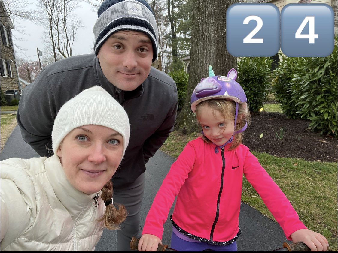 Day 24 ✔️ A cold & drizzly walk but at least I had company! 🌧🌫👨‍👩‍👧 2.4 miles and 45 minutes. #45isTheNew50 #RideOrStrideFor45 #ColonCancerAwarenessMonth @AmCollegeGastro