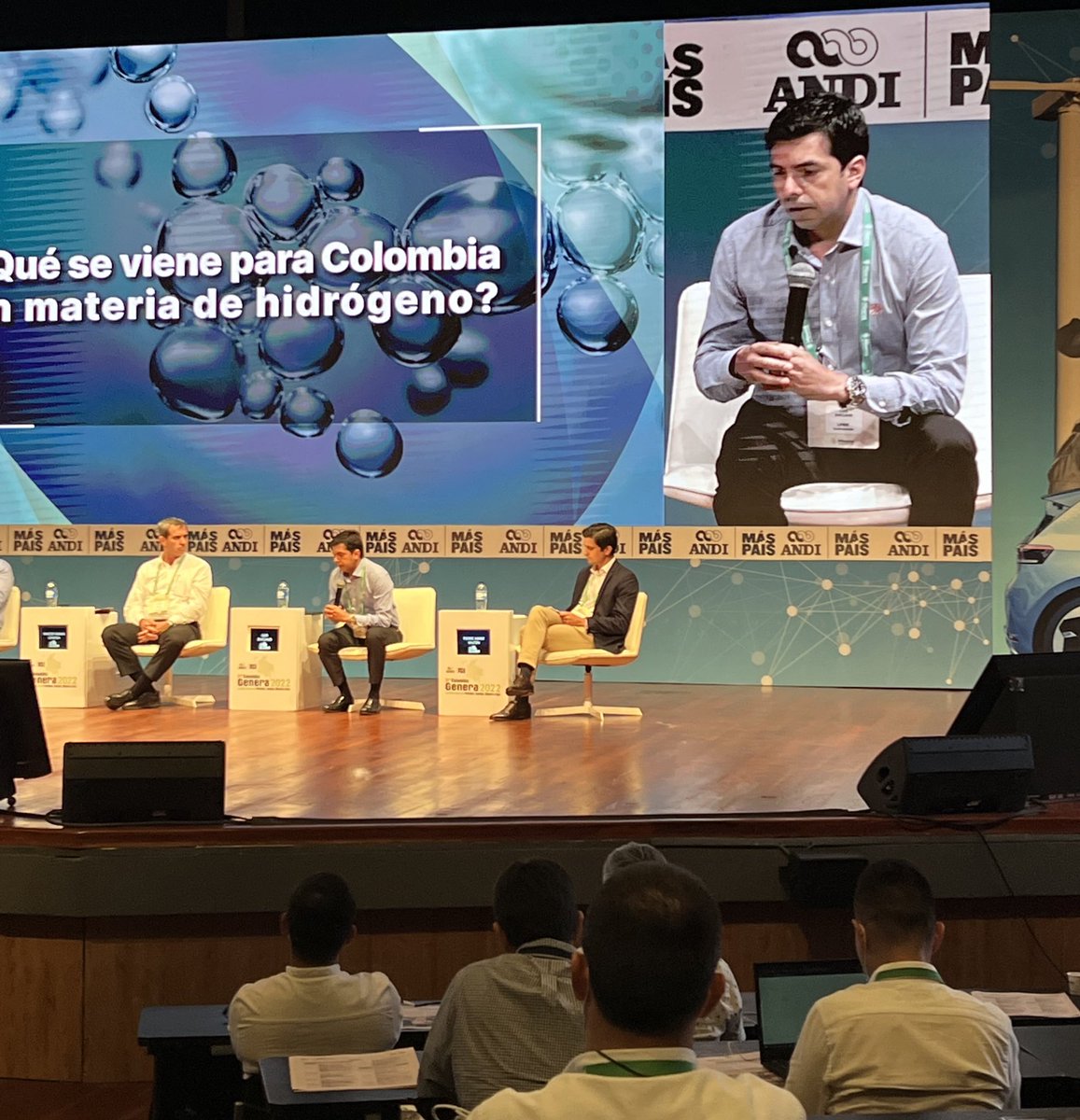 GasesANDI's tweet photo. “El reto en la #TransiciónEnergética del país está en darle continuidad a las iniciativas que promueven el uso del hidrógeno. Los avances en la regulación también son fundamentales”: Luis Duclaud, gerente de Linde. #ANDIGases en #ColombiaGenera https://t.co/VrJ7AYgfBx