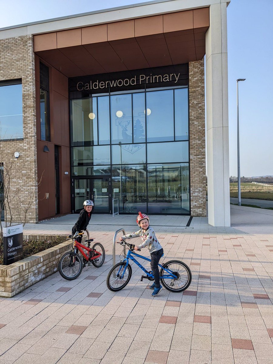 Calderwood_Pri's tweet photo. Some more #CalderwoodMagicMiles2022 snaps! Well done everyone! 💙 https://t.co/o6sHqnZVYw