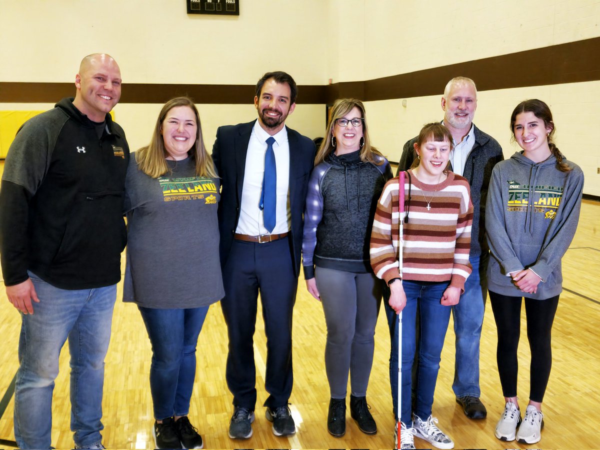 matt_witkos's tweet photo. I have an amazing heart warming story. @zeelandlinks introduces me to Jules. A video of her making a basketball shot is going viral. Tonight, we're talking to her about that shot and the program that made it happen. https://t.co/7kGT82dbhB
