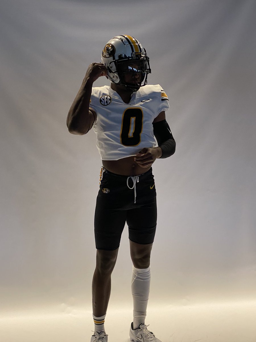 After a nice visit up to mizzou, I’m blessed to announce that I’ve received another offer. @Coach_Simone73 @NastyWideOuts @coach_peoples @CJheinz34 @KevinP_71 @jeremycrabtree @AllenTrieu