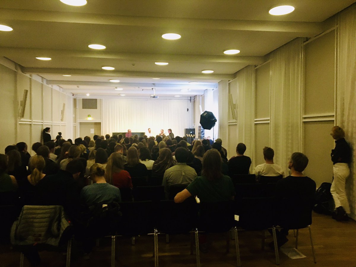 EftertrykMag's tweet photo. Tak for et forrygende #eftersyn om økonomien - og stor tak til de tre panelister og en ukuelig ordstyrer👌 Der blev også tid til evaluering☝️ Hold jer ikke tilbage fra at komme med forslag til fremtidige #events 👏 Tak også til et veloplagt publikum! @BiblioteketF @EuropaNaevnet https://t.co/yM3gZxUWUr