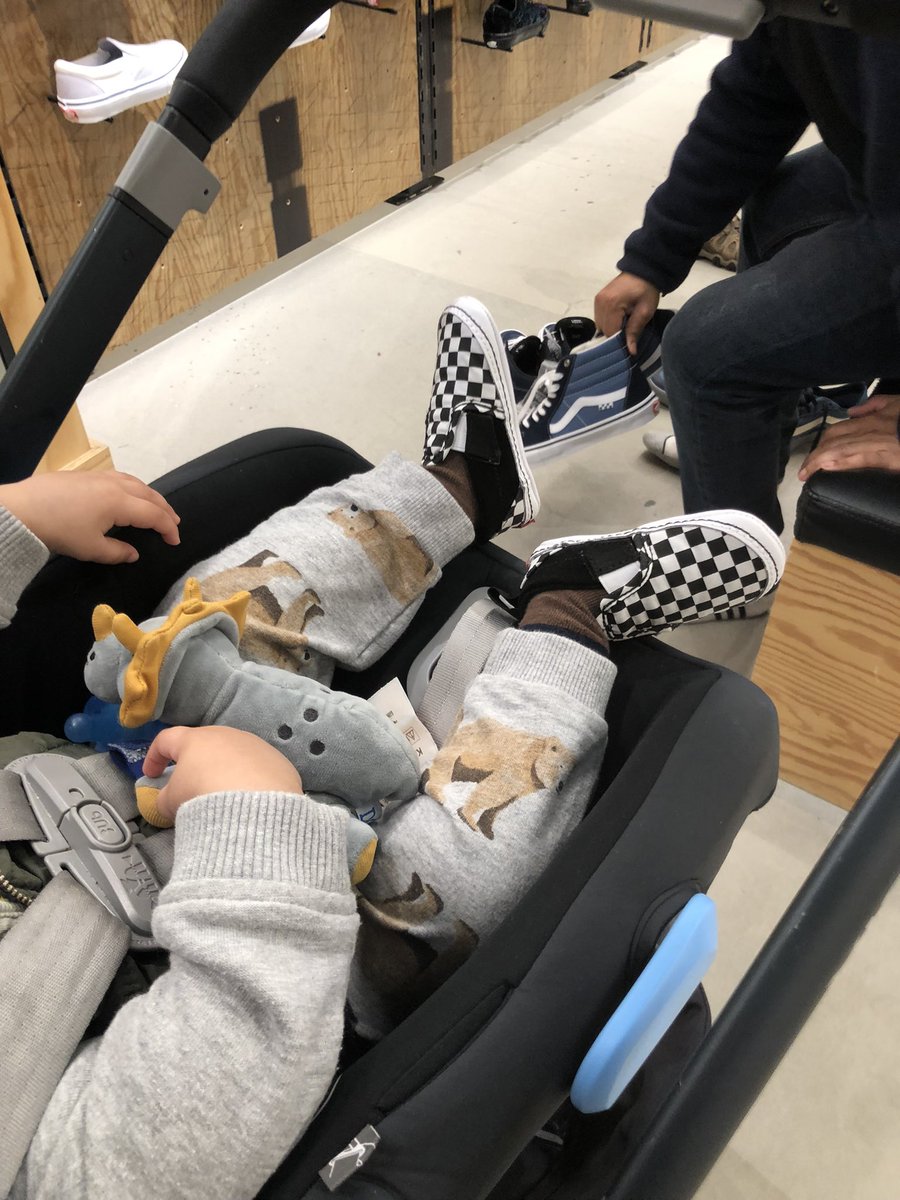 weenuzz's tweet photo. New matchy matchy @Vans for the littles and me! https://t.co/Mv3P04TXPU