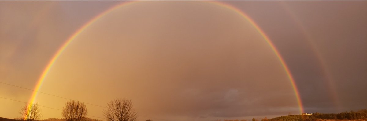 BrightLITE16's tweet photo. Gorgeous double rainbow this evening! https://t.co/rZNgxf5PRJ