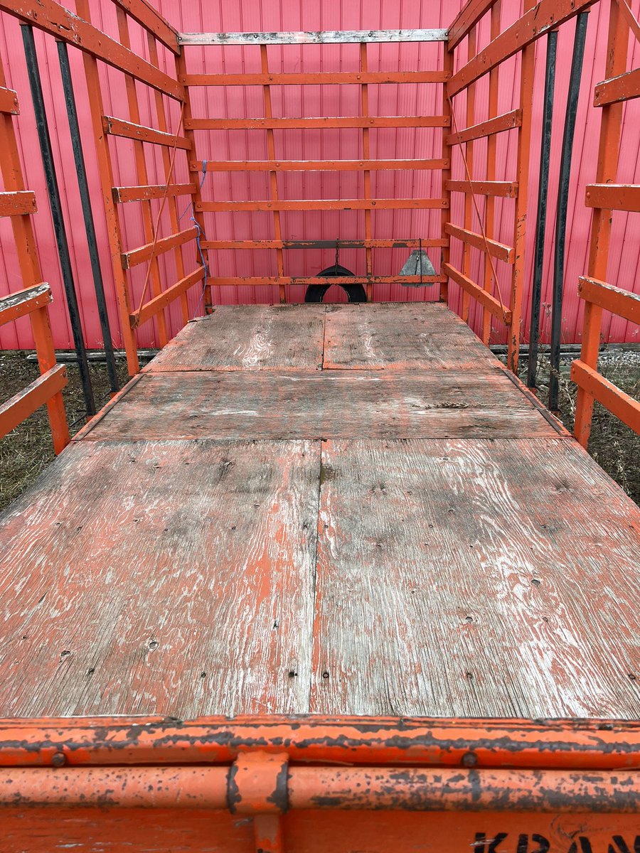 Krantz thrower rack for sale , 8 feet wide 20 feet long. **Undercarriage is not included** located in Atwood Ontario. Can arrange trucking for thrower rack at extra cost or come pick up. **I can load**   Best offer , floor still good only been outside 2 seasons since new