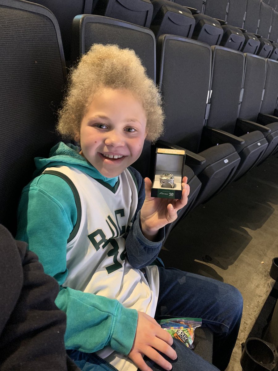 mrgocubs's tweet image. Omg thank you so much @bucks #FearTheDeer #kohlscourt