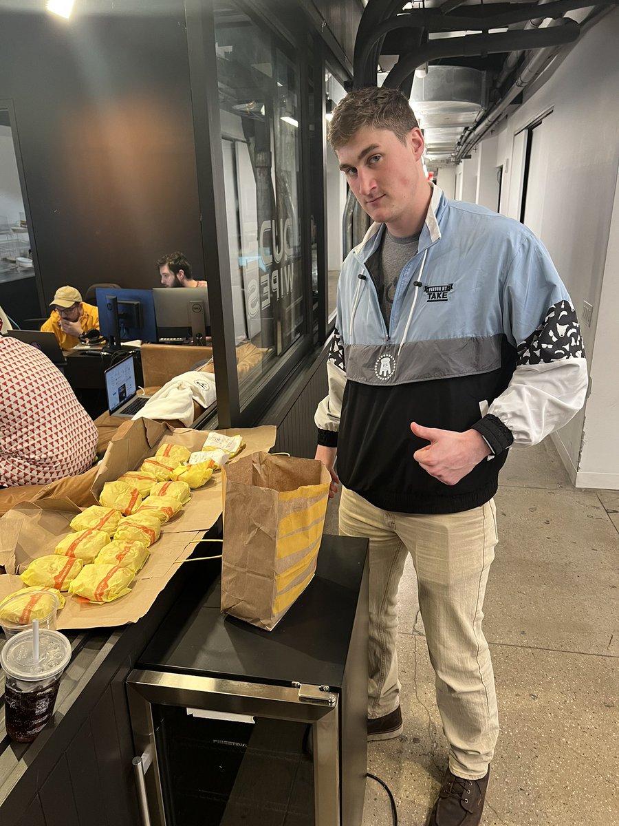 BarstoolBigCat's tweet photo. Billy is about to try to eat 16 cheeseburgers in an hour to gain @StanfordSteve82’s respect back https://t.co/4hb6ZMlHul