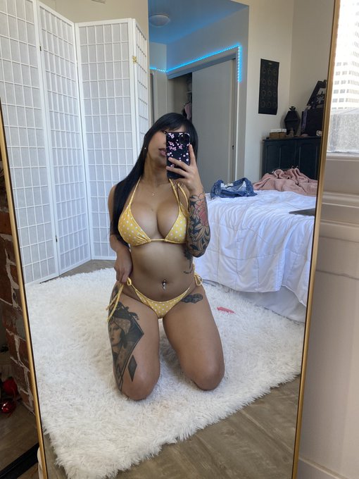 here&rsquo;s one of them :3 https://t.co/p6SLbF2iOG