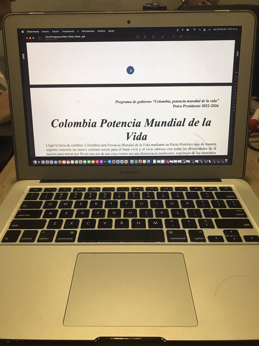 DanielRMed's tweet photo. No estoy llorando, un programa presidencial se me metió en los ojos 🥺 https://t.co/95PkBbX2fI