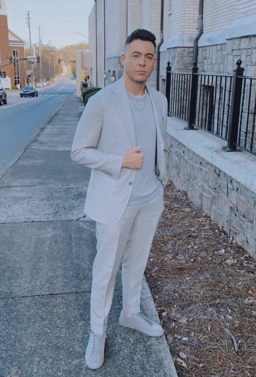 itsbmayez's tweet photo. It’s been my dream since watching White Christmas as a kid to own a monotone suit where the shoes match perfectly. https://t.co/kb1ThXoQPU
