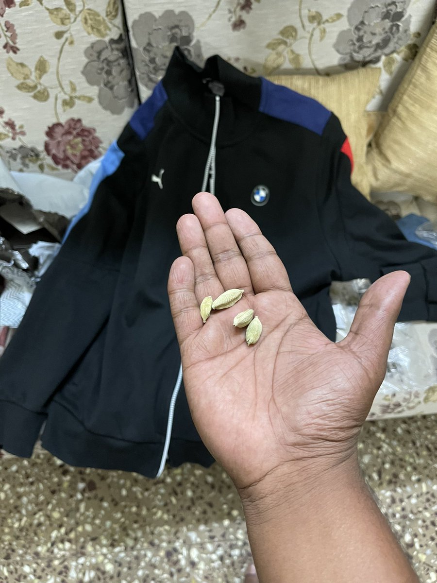harshvshahi's tweet photo. I ordered online a Puma jacket and a wallet from @AJIOLife and to my surprise found cardamom (Elayachi) in pocket of sealed packed jacket. Moreover found the price on wallet striked out by black ink. How's it possible? Whether the goods sent to me are used one or what? https://t.co/KTsvK3lDHn
