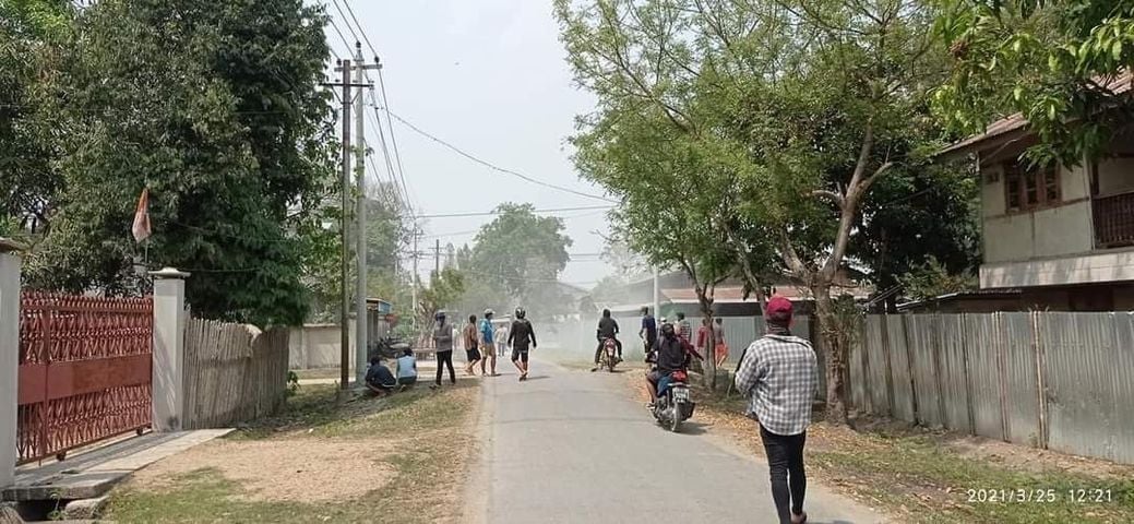 IrrawaddyNews's tweet photo. On This Day in 2021

Man shot dead by security forces in Kachin State

One man died and another was injured after security forces opened fire on anti-regime protesters in Kachin State’s Mohnyin Township on March 25 last year. https://t.co/R9QpK2EYj2