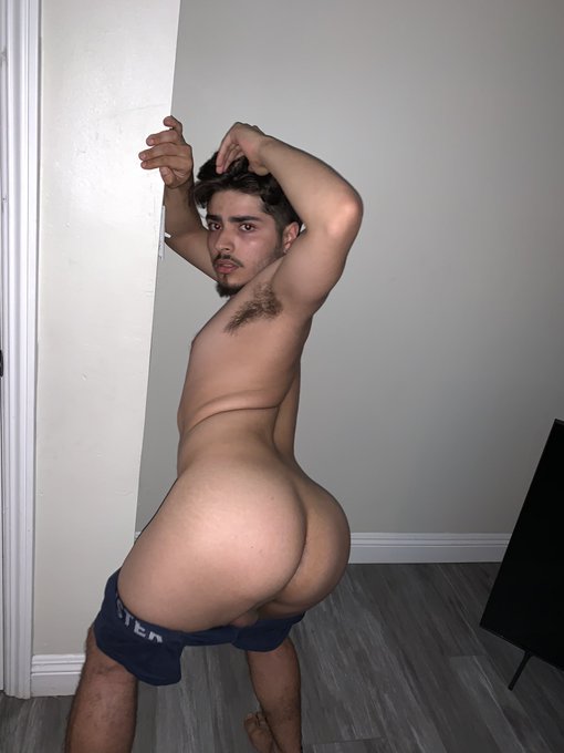 Like for the dick 🤤 Rt for thee ass 😝   https://t.co/RZa5lC4ikZ https://t.co/9EUOWUJBOi